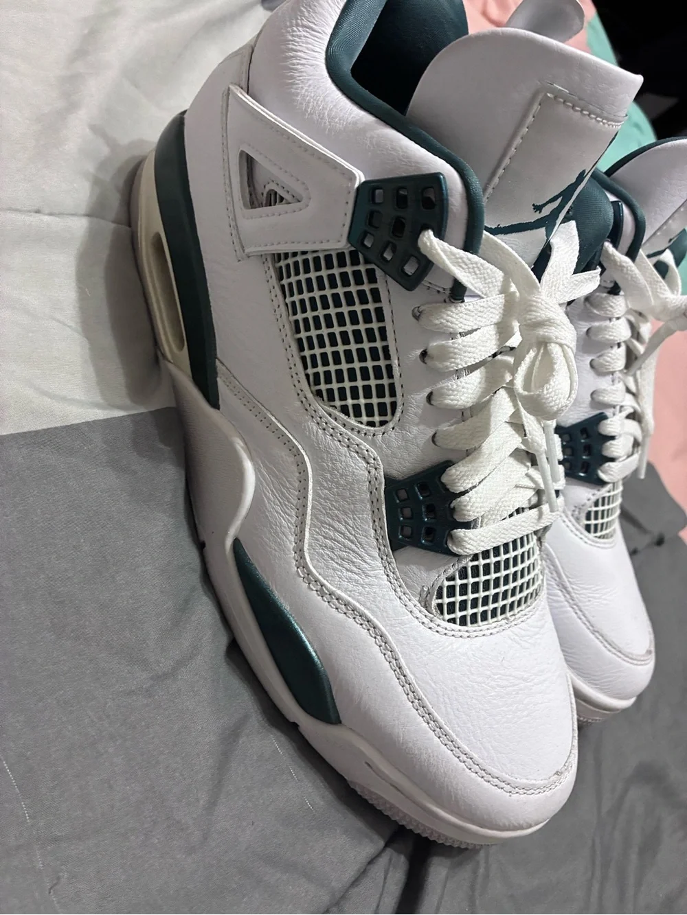Jordan Men's White and Teal Retro Basketball Sneakers
